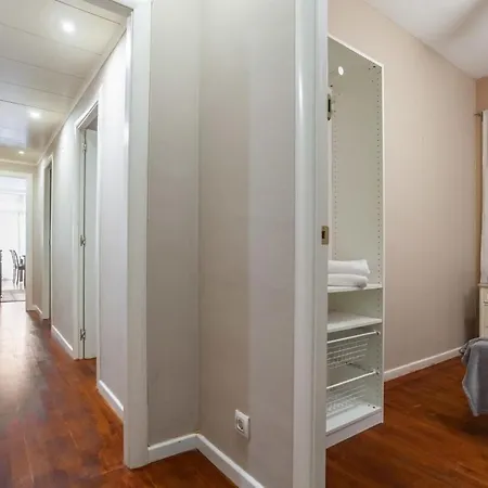 Apartment Next To Sagrada Familia 4-bedroom *