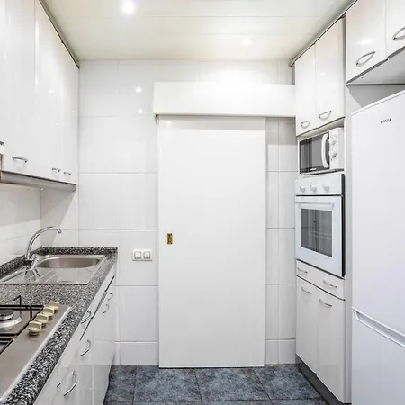 Next To Sagrada Familia 4-bedroom Apartamento